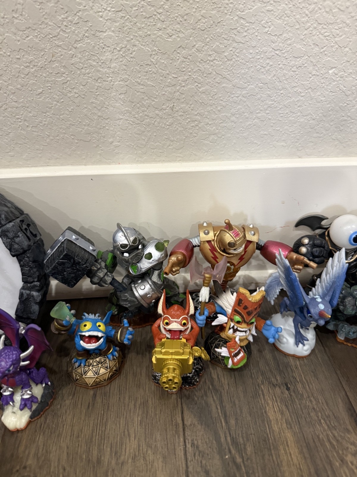 Skylanders Figures – Mixed Lot Of 13 Plus Xbox 360 Portal