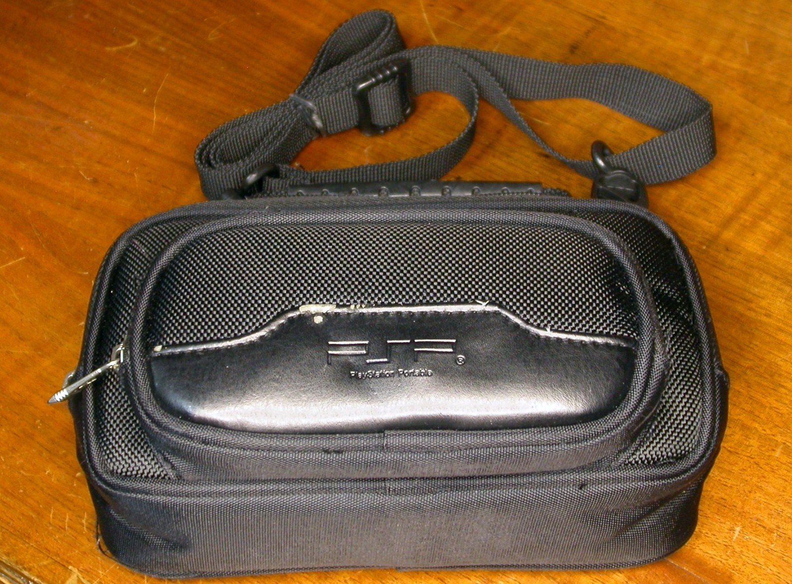 Sonly PSP201 Game Traveller Deluxe Carrying Case with Strap PSP Go Black