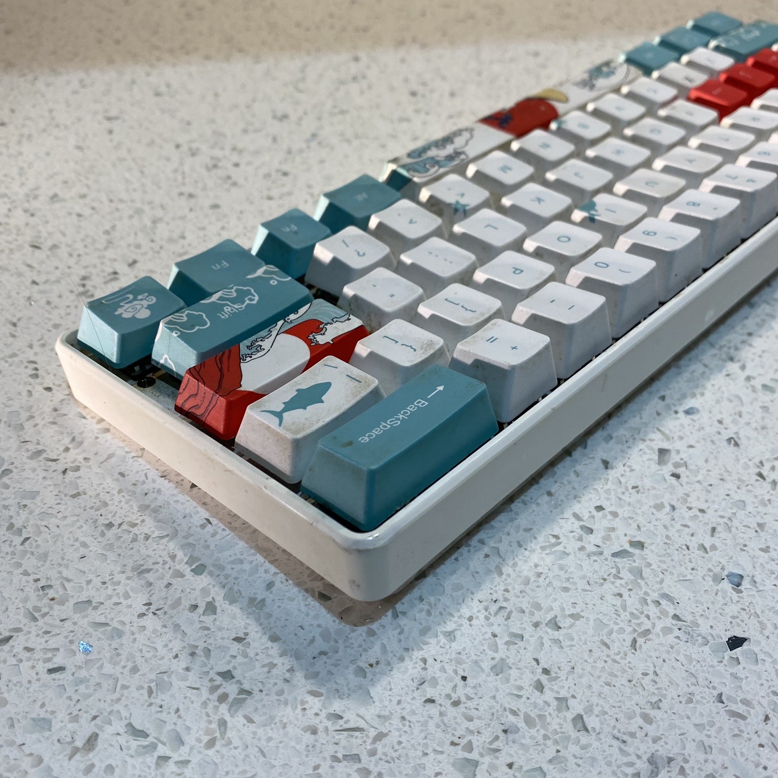 Geeky GK61 60% | Hot-Swappable Mechanical Gaming Keyboard | 61-Key Multicolor RG