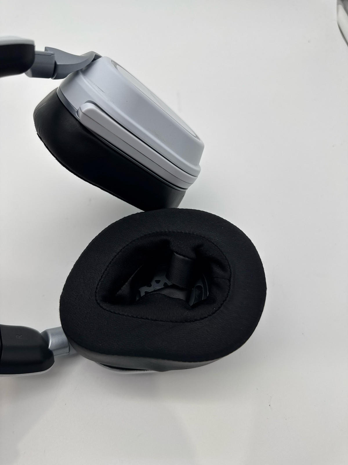 Turtle Beach Stealth 700 Gen 3 Wireless Gaming Headset Bluetooth PS5 White