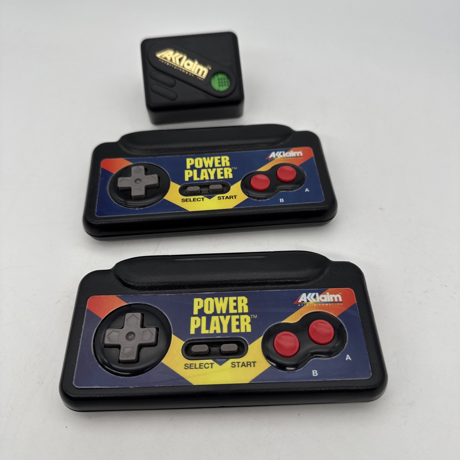 Nintendo NES 1990 Acclaim Power Player Wireless Controllers And Receiver