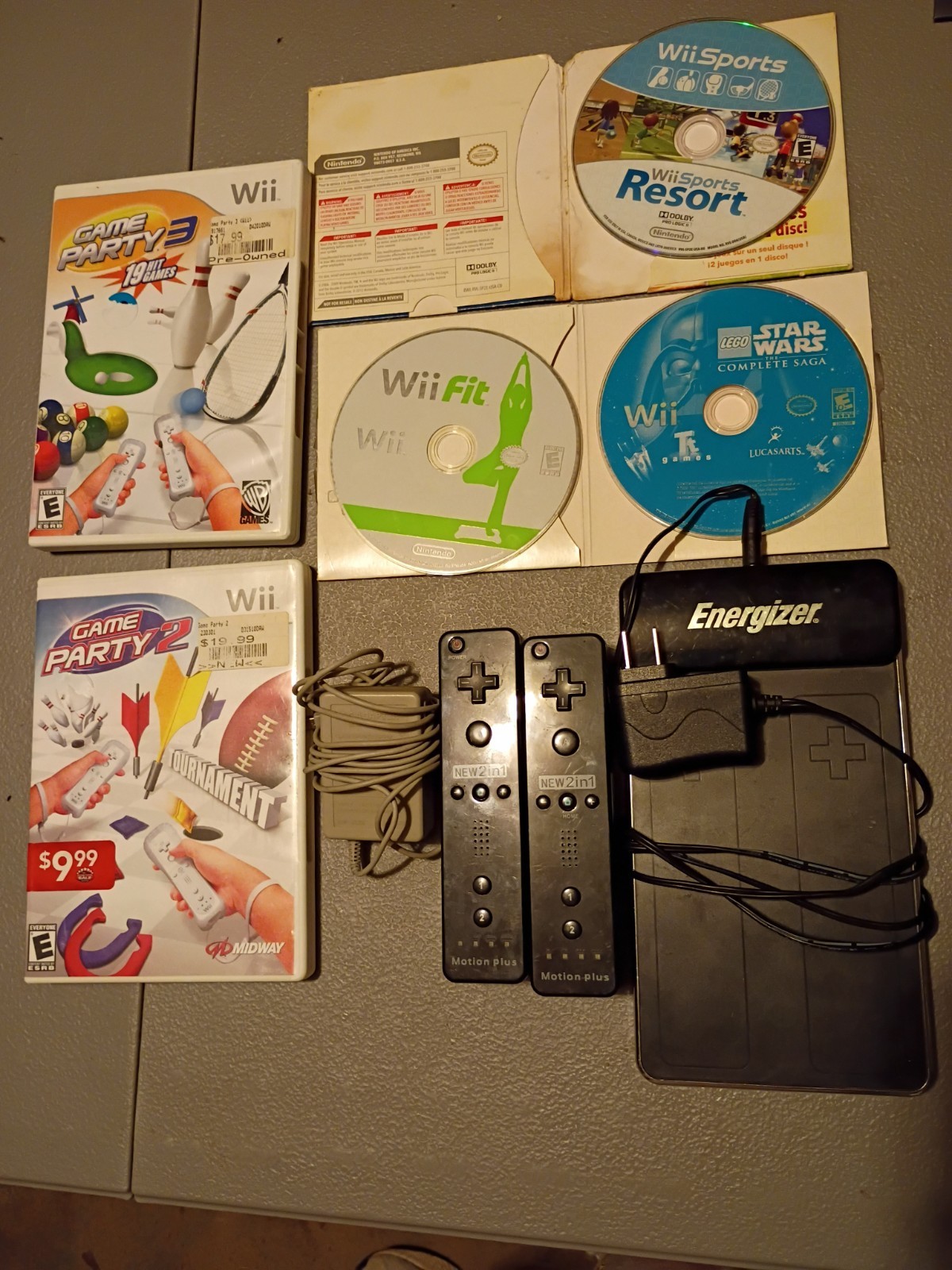 Nintendo Wii accessories and game lot Read***