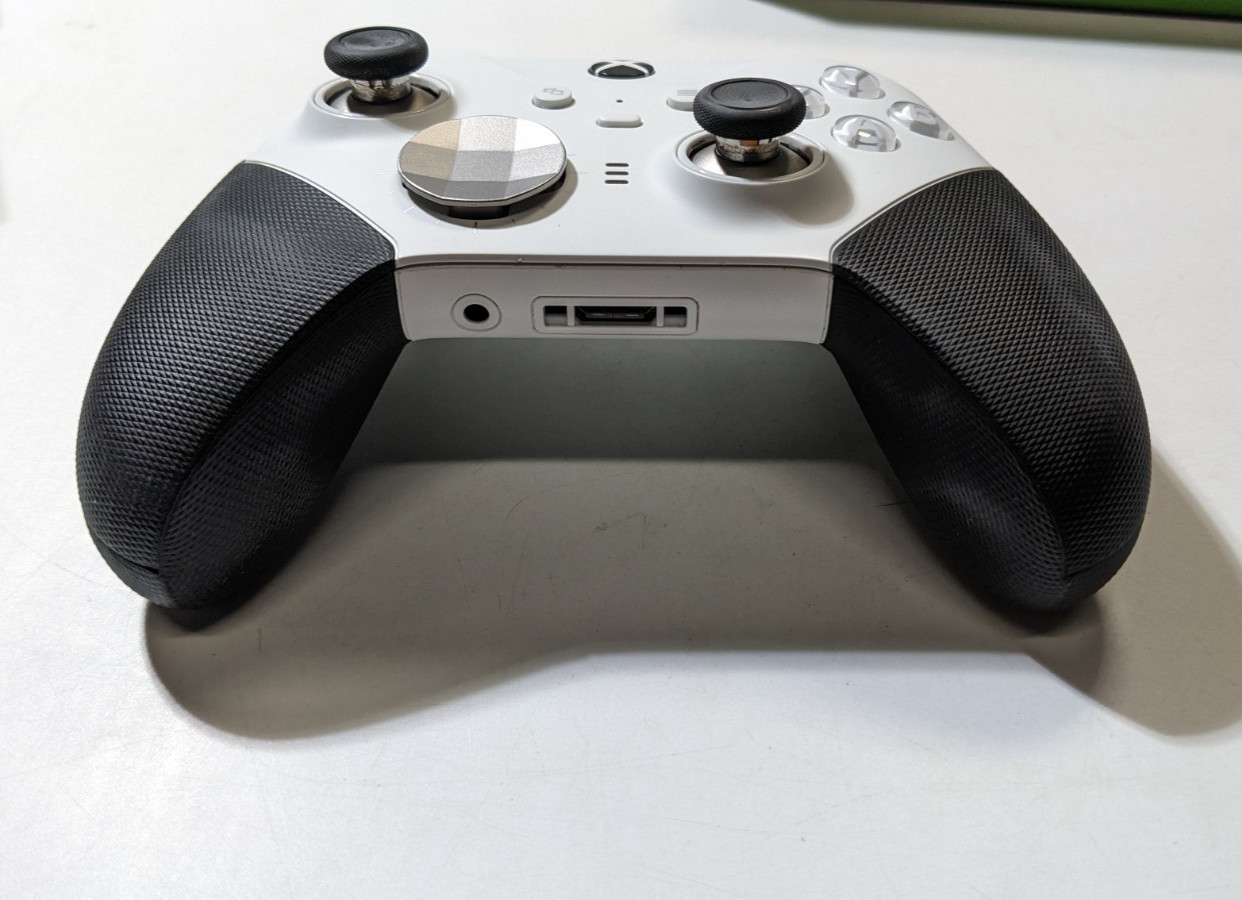 Microsoft (4IK00001) Xbox Elite Series 2 Core Wireless Controller, White