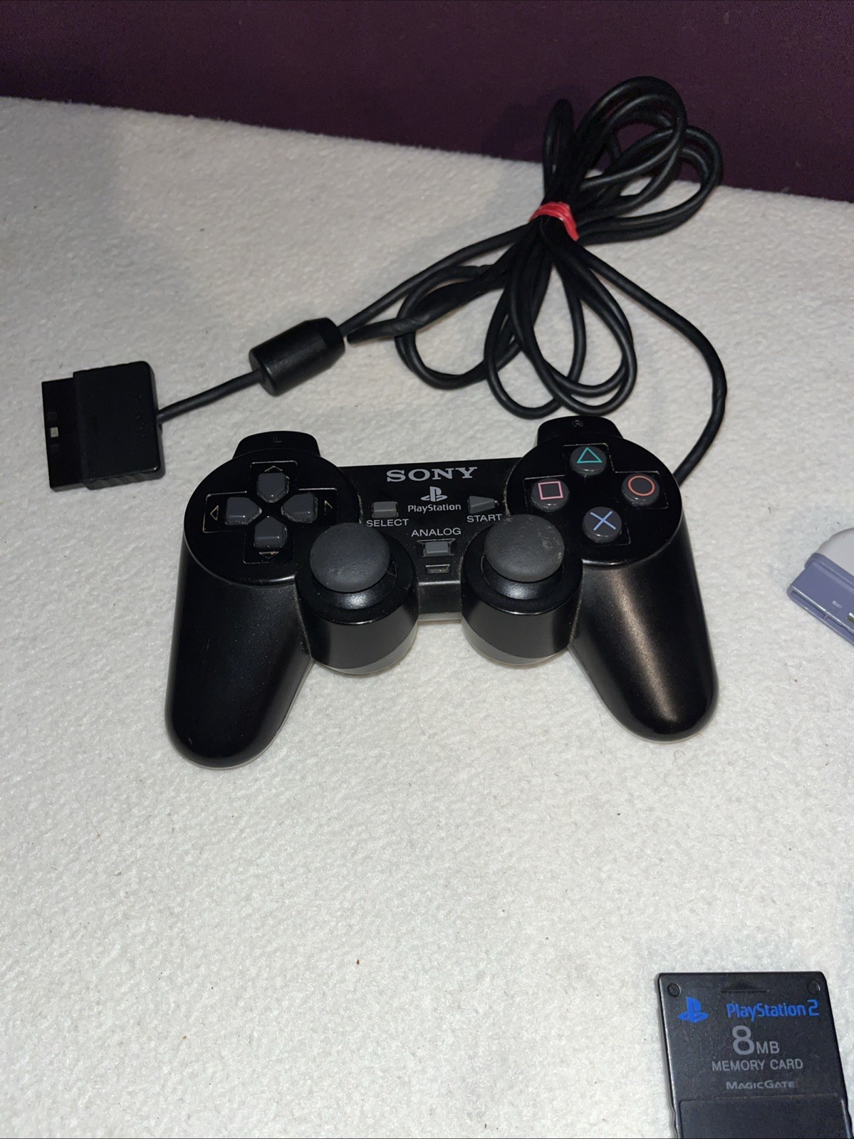 2x PLAYSTATION 2 PS2 Sony Controllers SCPH-10010 & SCPH-110 & 2 Memory 8mg Cards