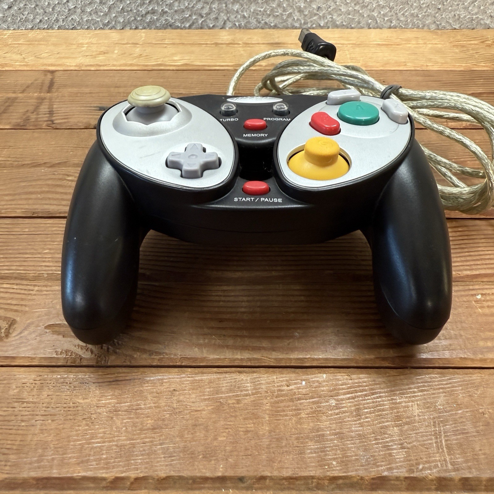 Intec Controller Black Silver Nintendo GameCube Wired GC-5016-A Retro Video Game