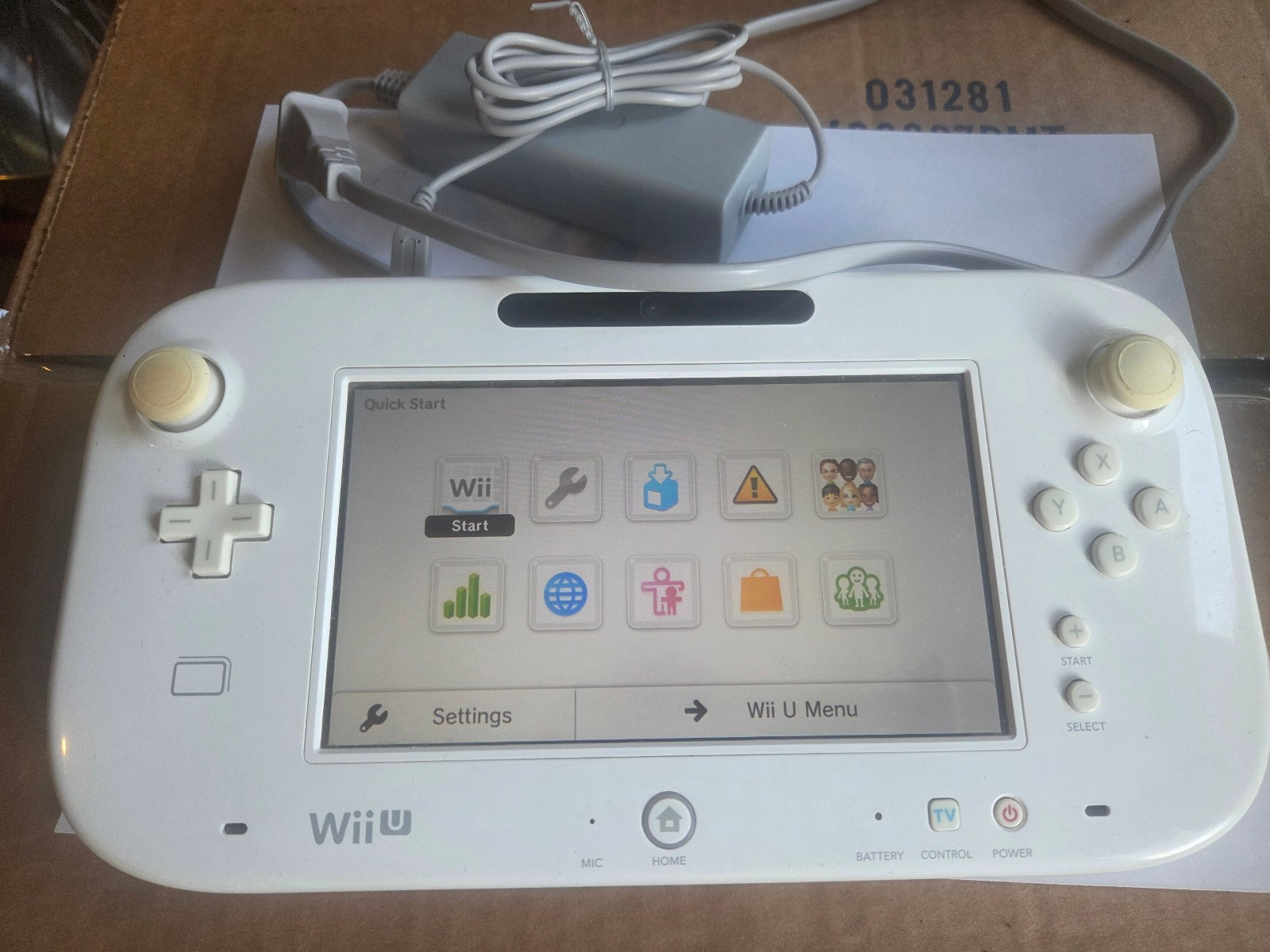 White Nintendo Wii U Game Pad Replacement Controller Only WUP-010 w/ Charger