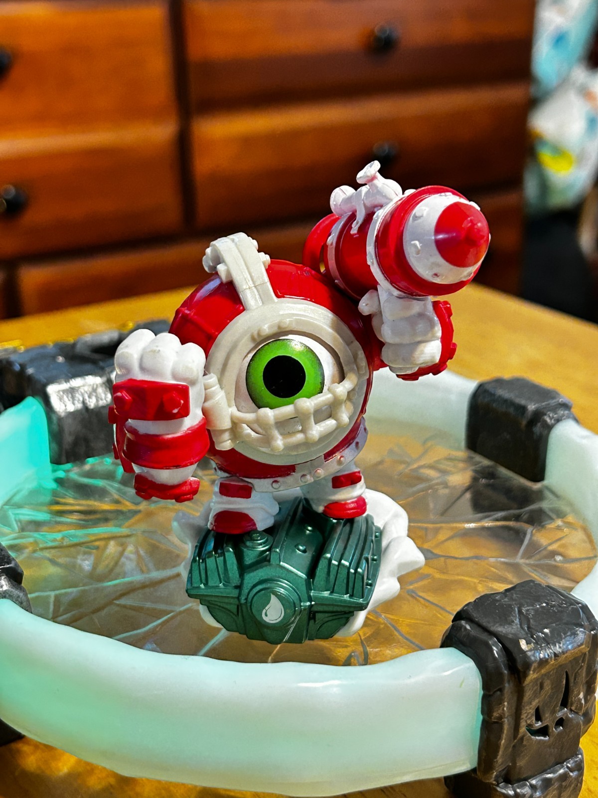 Activision Skylanders Missle-Tow Dive Clops + Spring Ahead Dive Bomber Figures