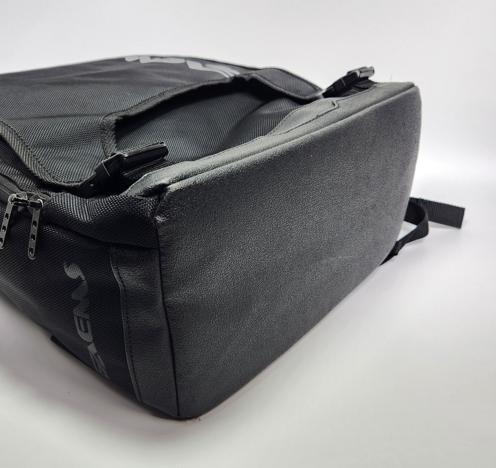 Gaems Portable Gaming Backpack Universal Travel Xbox PS4 PS3 Black Computer USED