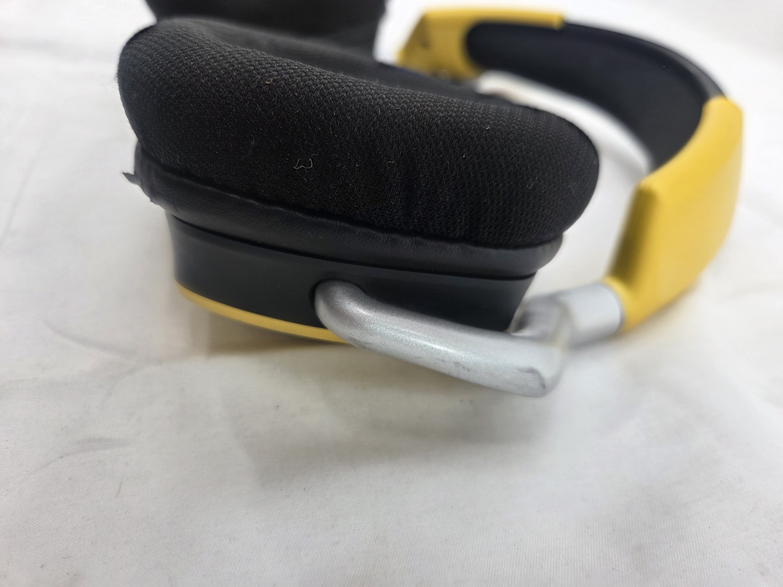 Corsair Void Pro Yellow RGB Wireless Gaming Headset Yellowjacket Used
