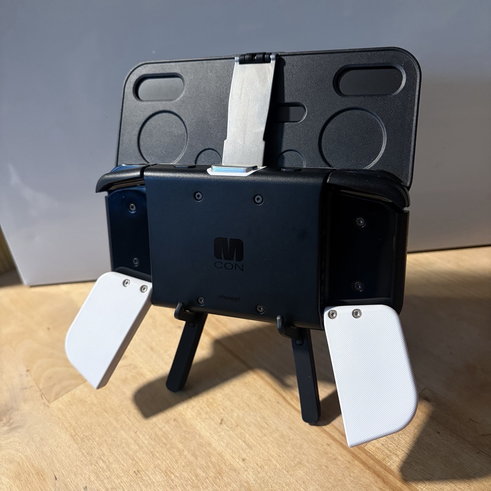 MCON By OhSnap! Magnetic Mobile Controller — Customized/Part Swap (White/Black)