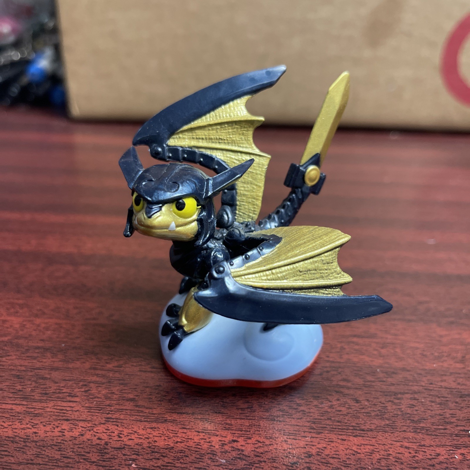 Skylanders Trap Team Legendary Blades Figure