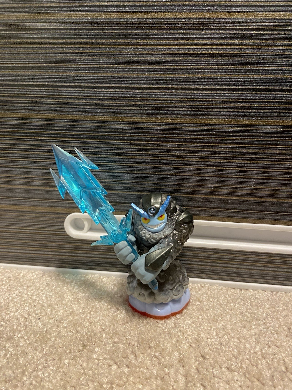 Skylanders Trap Team Thunder Bolt Trap Master Figure