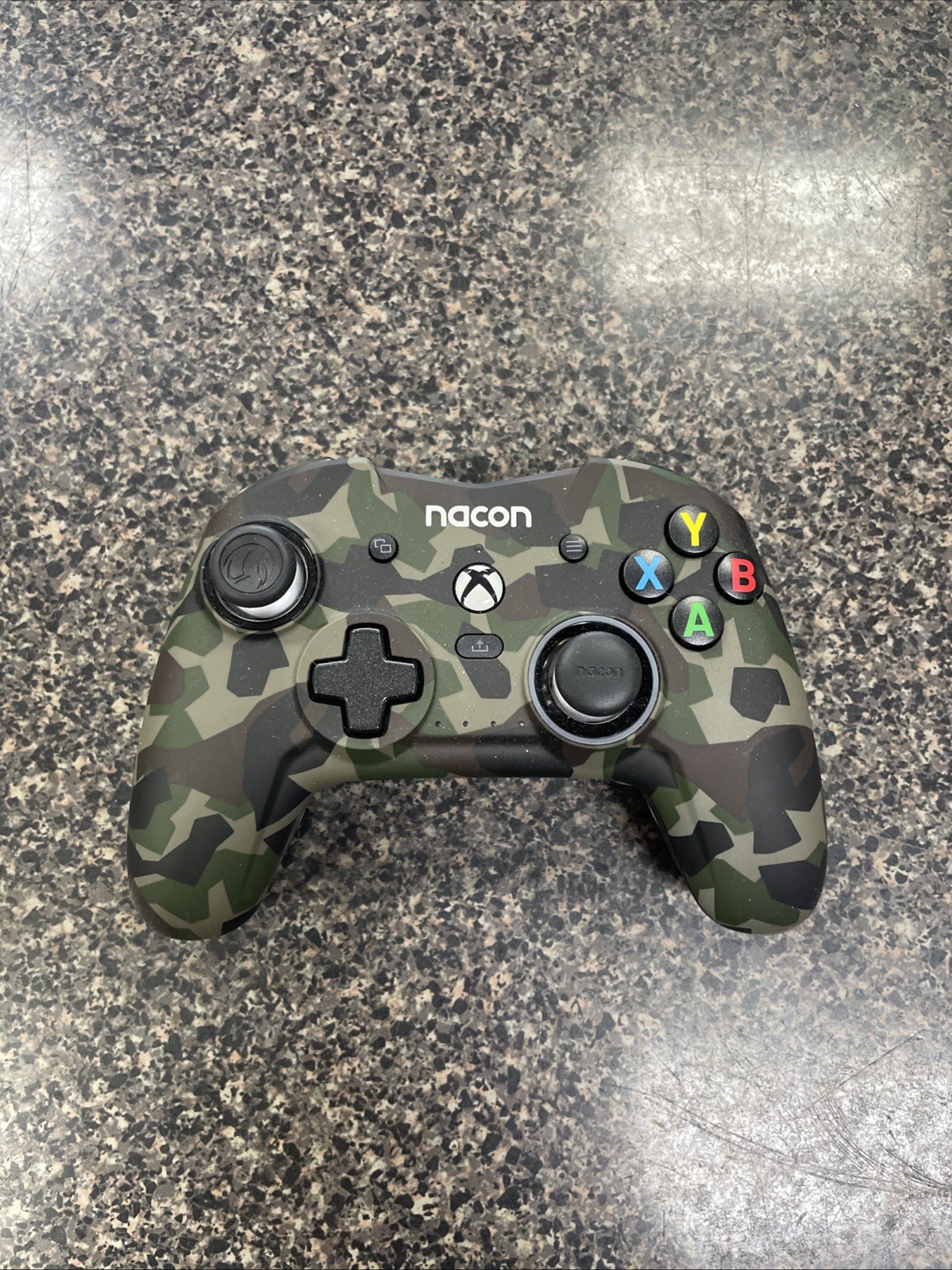 NACON CAMO WIRELESS XBOX CONTROLLER IN CASE USA SELLER FREE SHIPPING