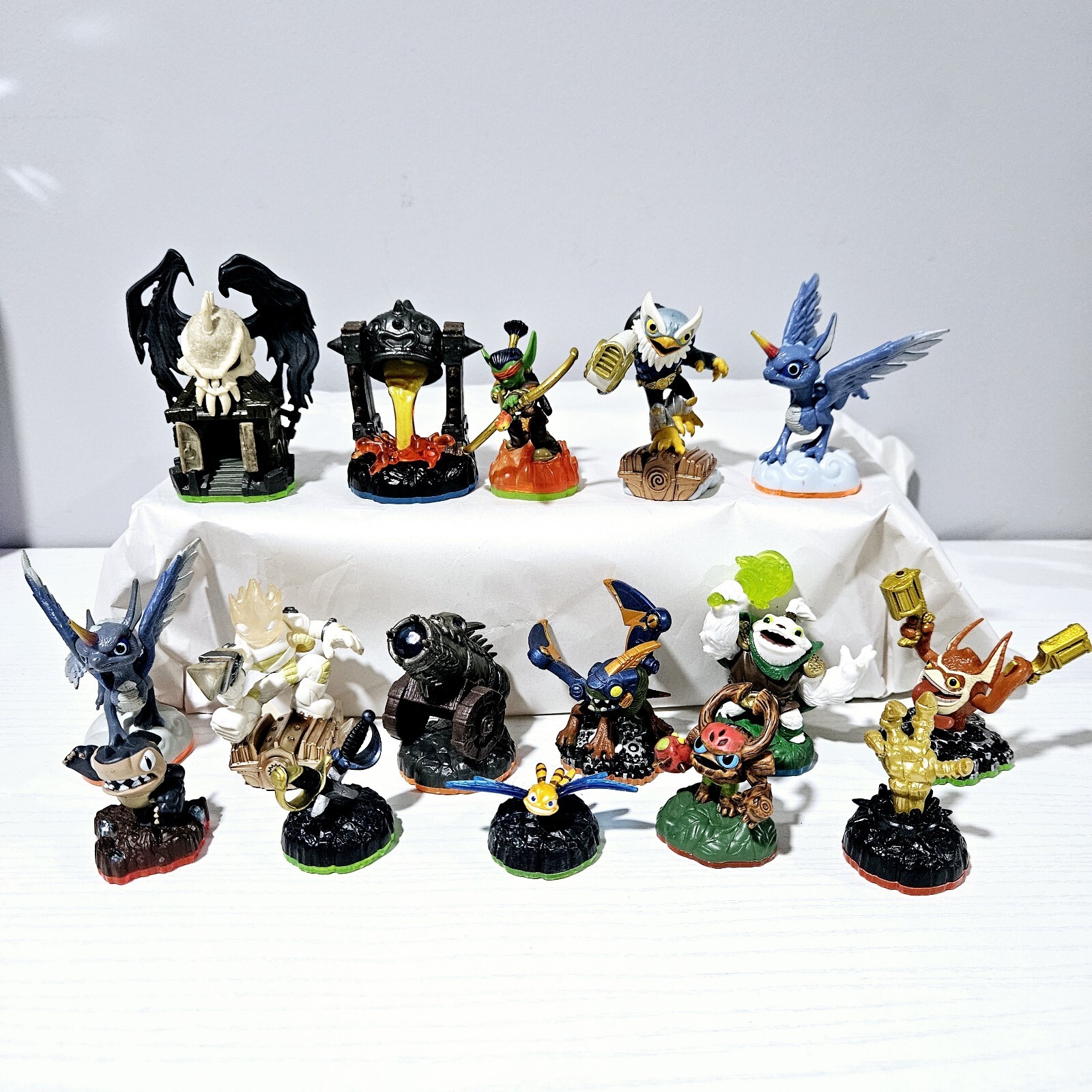 Activision Skylanders Mixed Game Lot of 16 Action Figures Toys