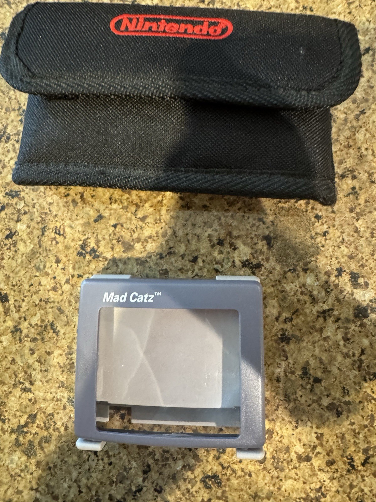 Mad Catz Game Boy Original Magnifier Light + Official Case