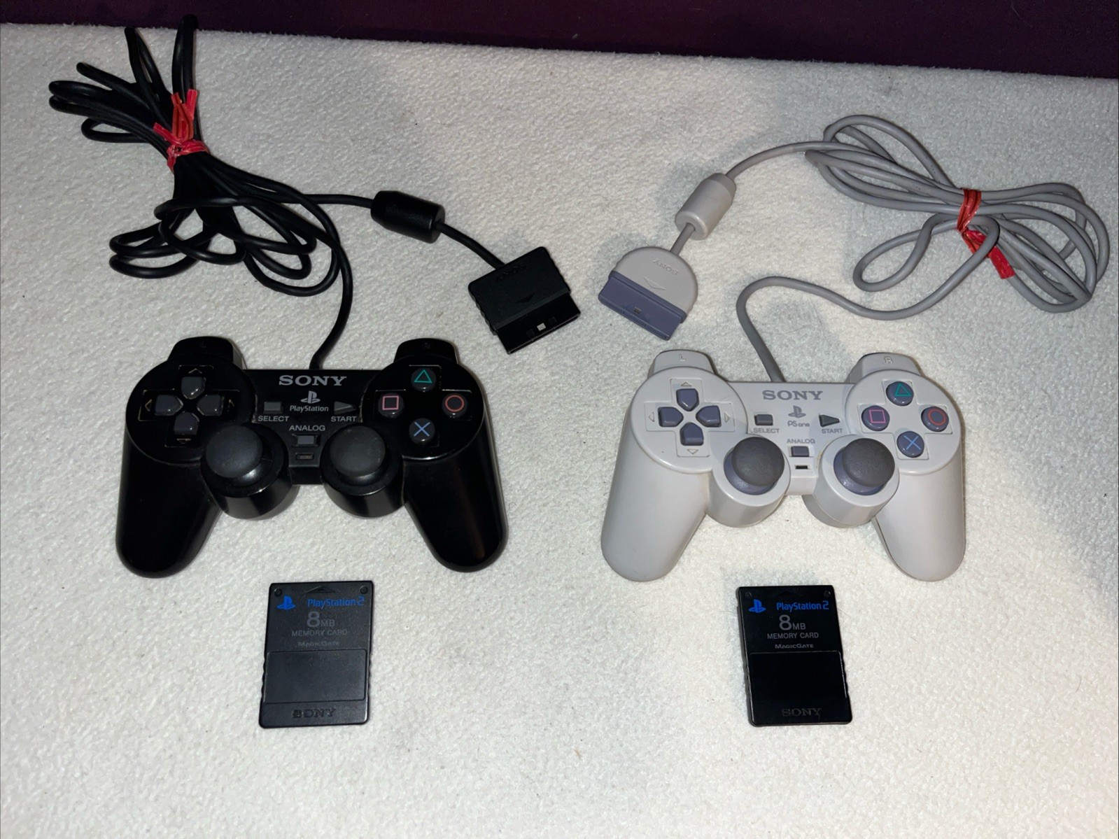 2x PLAYSTATION 2 PS2 Sony Controllers SCPH-10010 & SCPH-110 & 2 Memory 8mg Cards