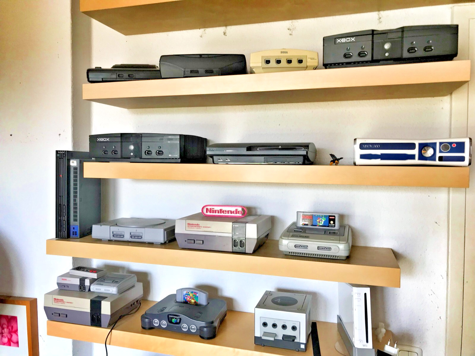 Universal game console stand display