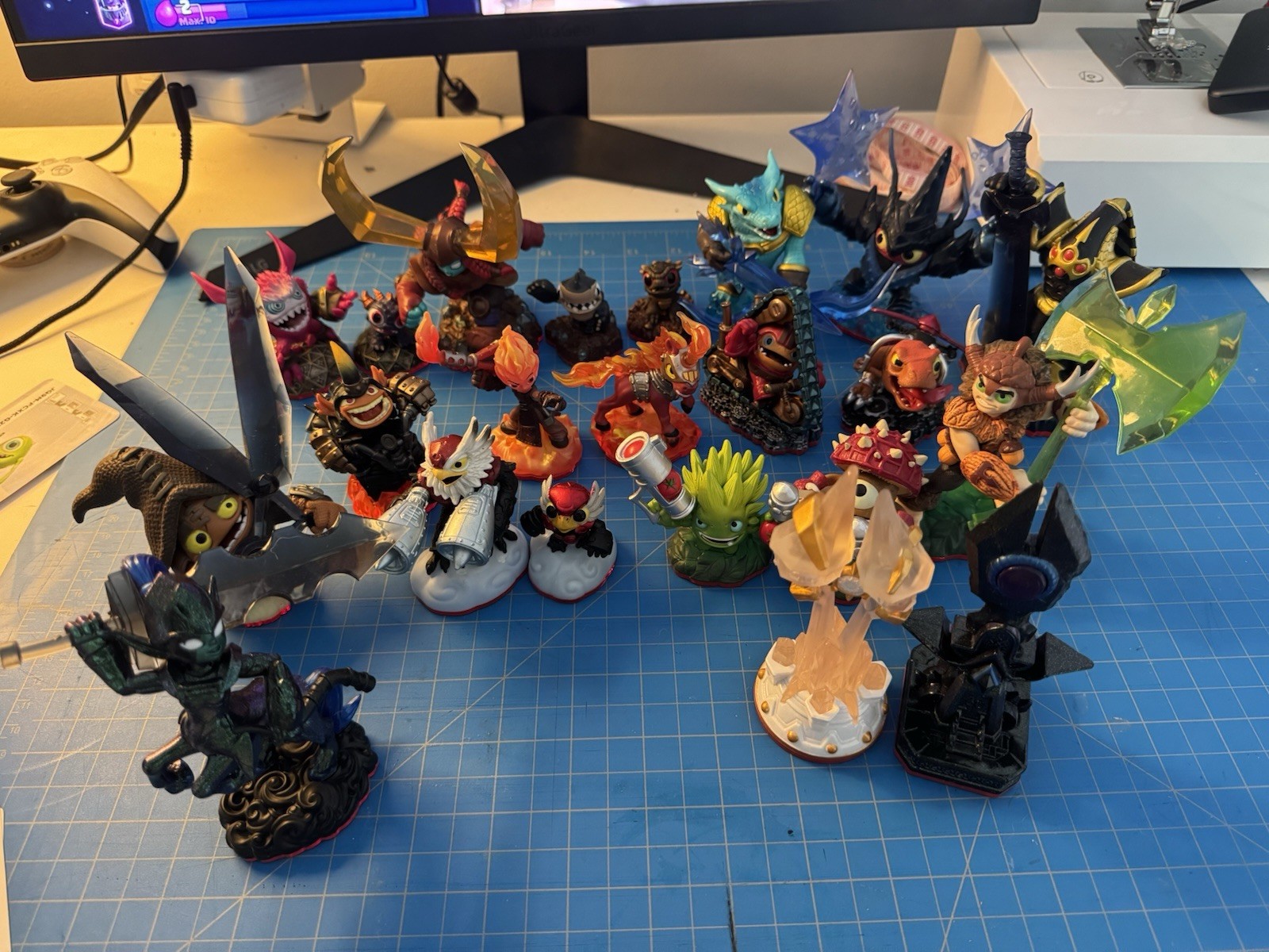 SKYLANDERS TRAP TEAM LOT OF 23 CHARACTER FIGURES