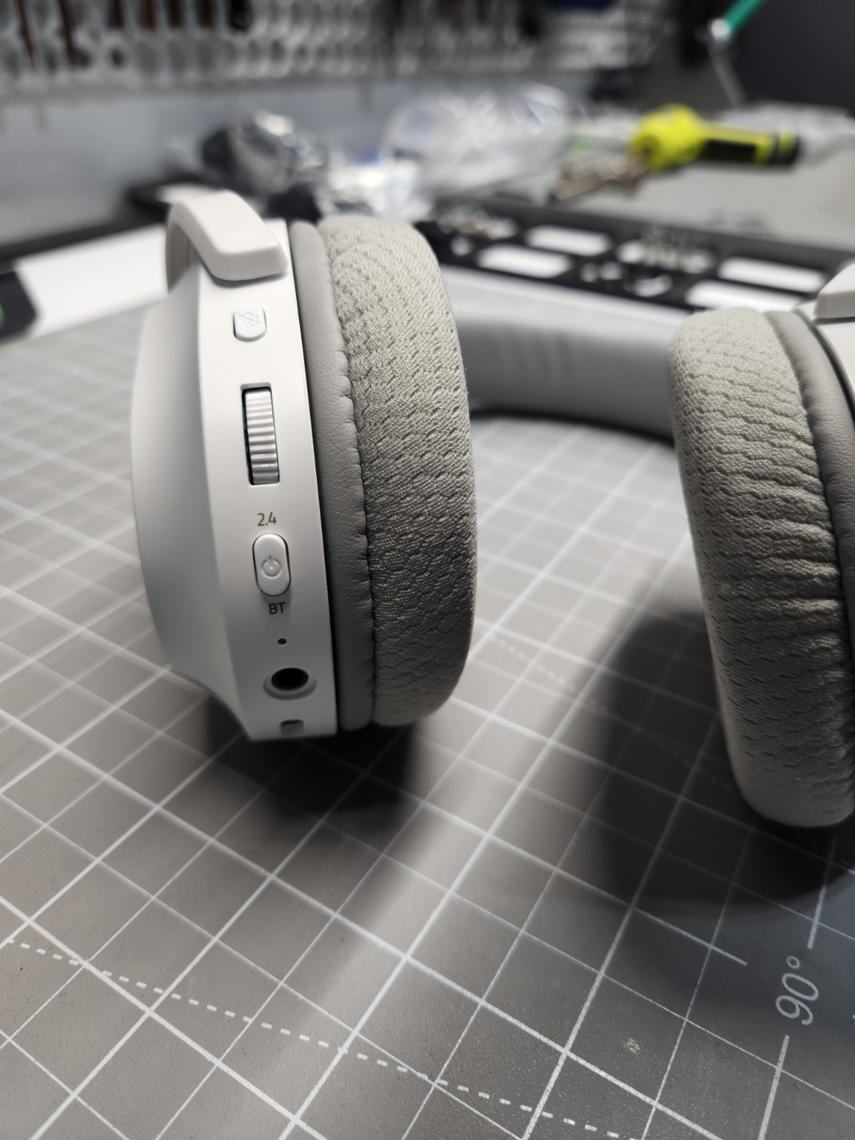 Razer Barracuda X White Wireless Multi-Platform Gaming Mobile Mercury White