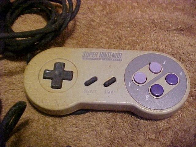 2 VINTAGE SNES SUPER NINTENDO CONTROLLERS SNS-005 ORIGINAL ******