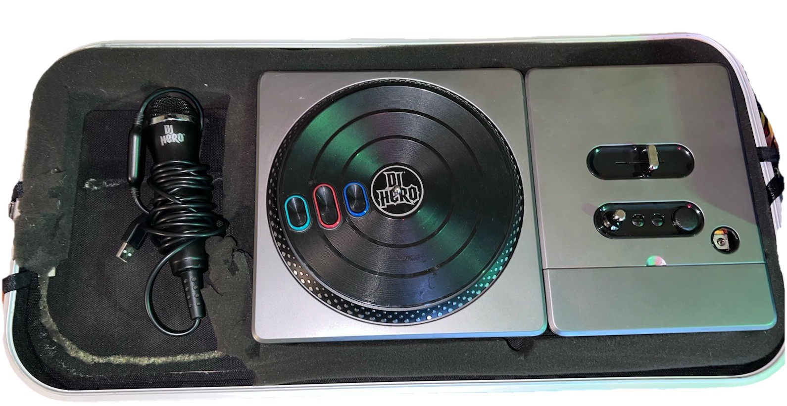 DJ Hero turntable bundle Wii With microphone, carrying case, legs NOT TESTED