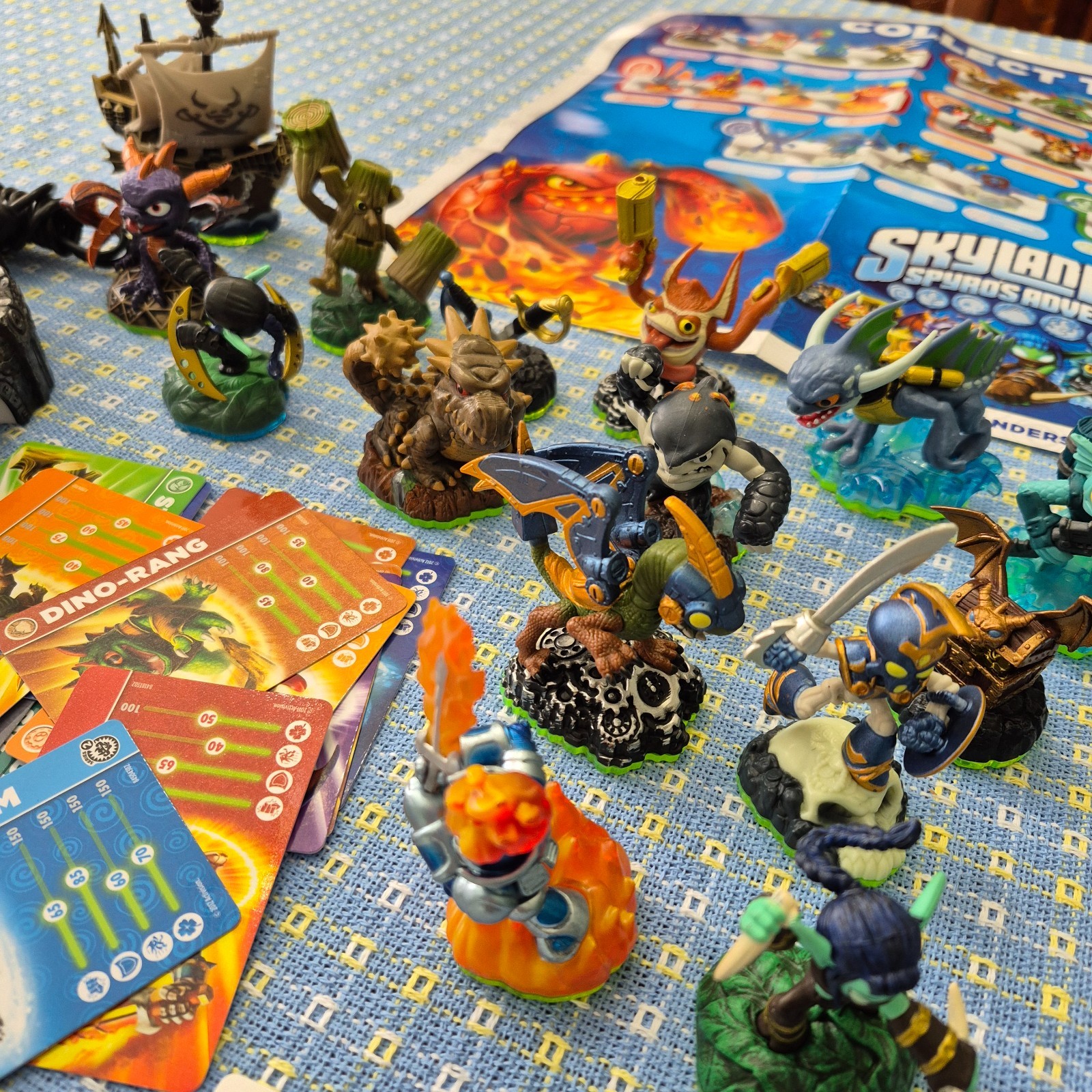 Wii SKYLANDERS Video Game Bundle – with 2 games, 22 figures, 2 portals, poster