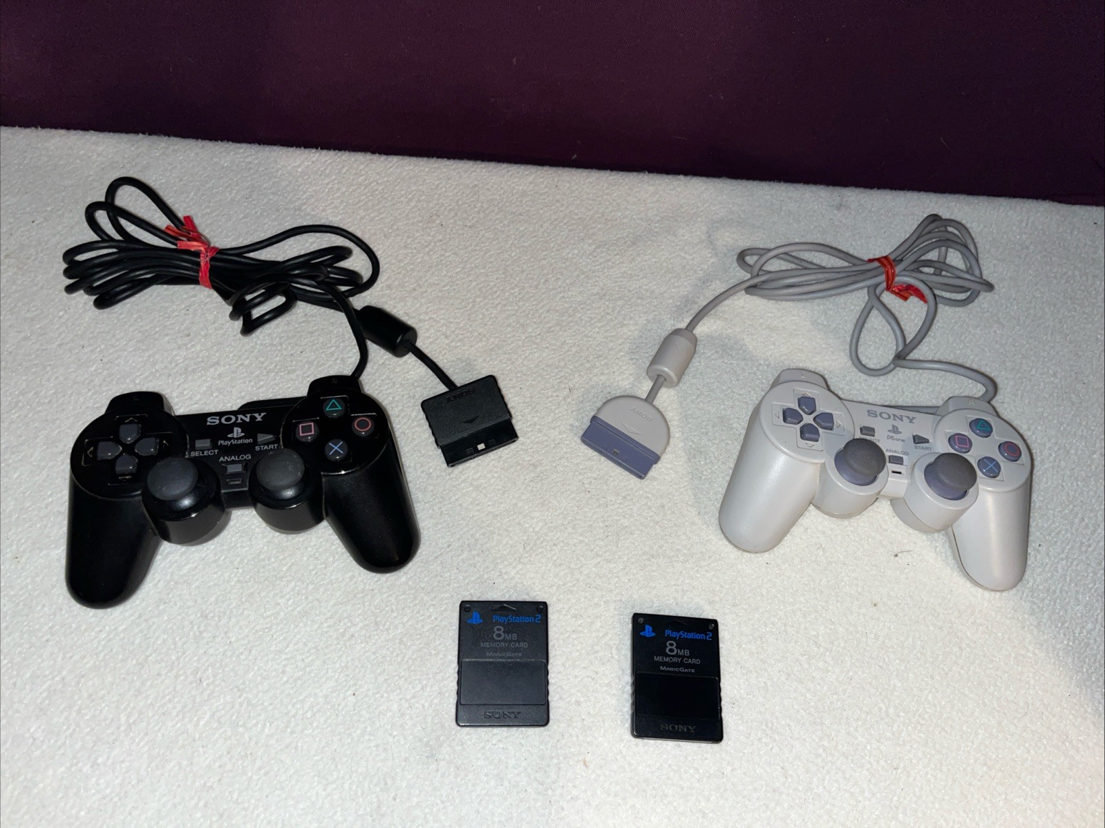 2x PLAYSTATION 2 PS2 Sony Controllers SCPH-10010 & SCPH-110 & 2 Memory 8mg Cards