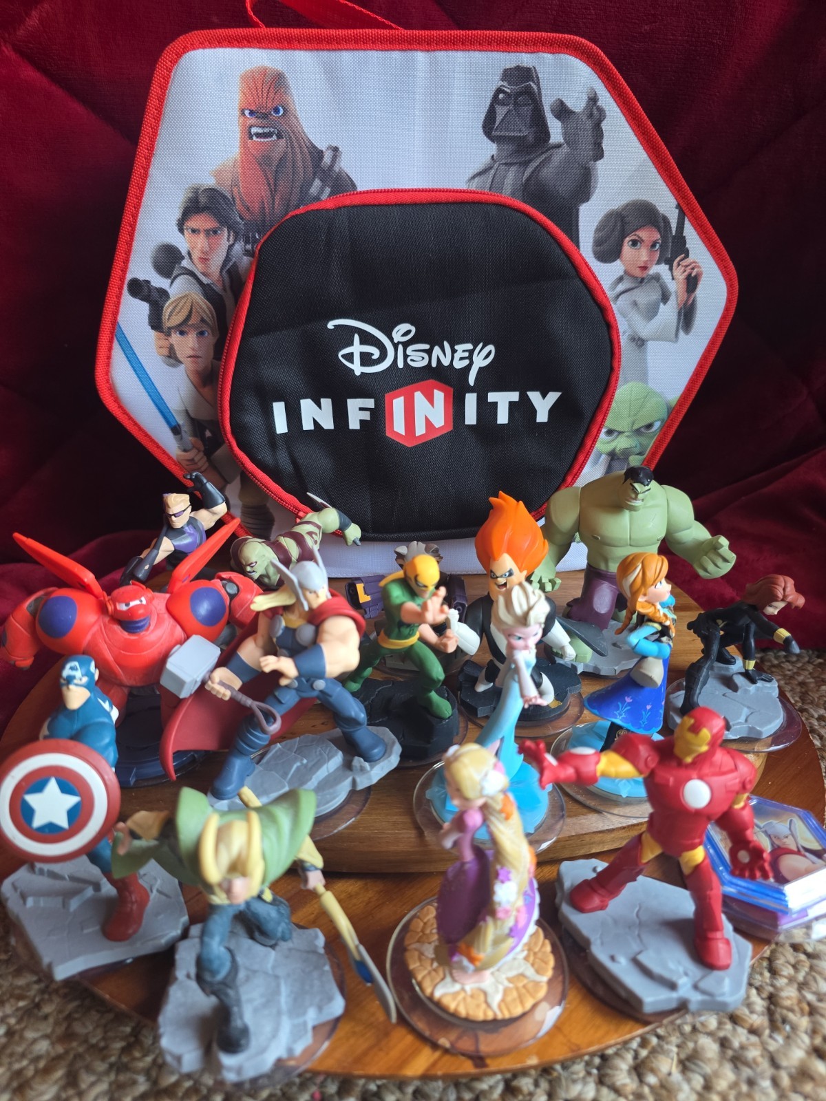 Disney Infinity Star Wars Carrying Case LOT With 15 Figures Anna Elsa Thor Hulk