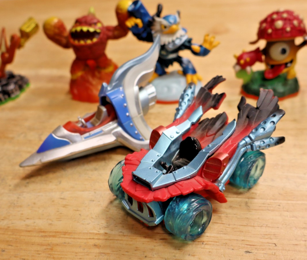 Mixed Lot of 9 Skylanders Superchargers Figures and Vehicles