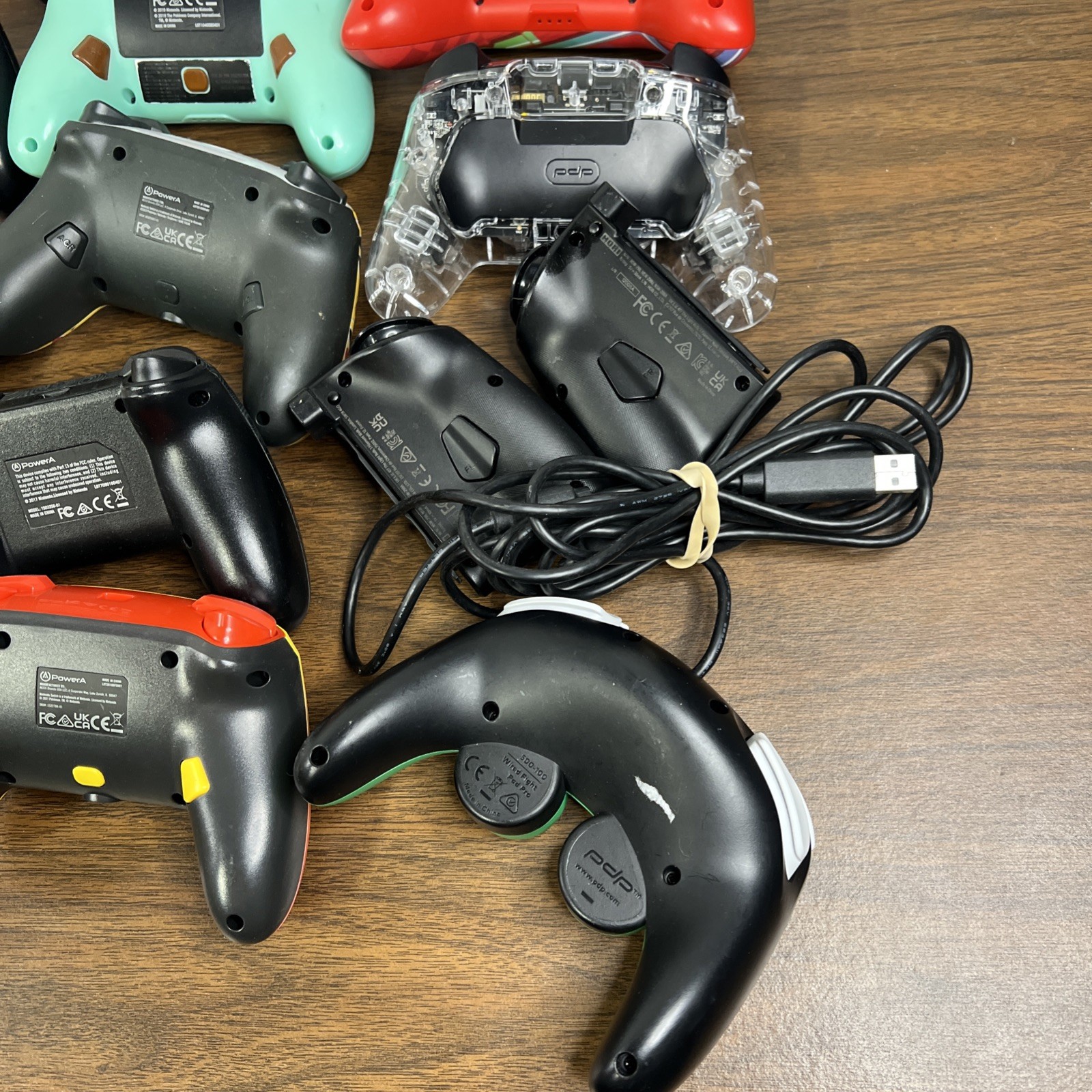 Lot of 30 Mixed PowerA PDP Hori Controllers for Nintendo Switch – ⚠️ UNTESTED