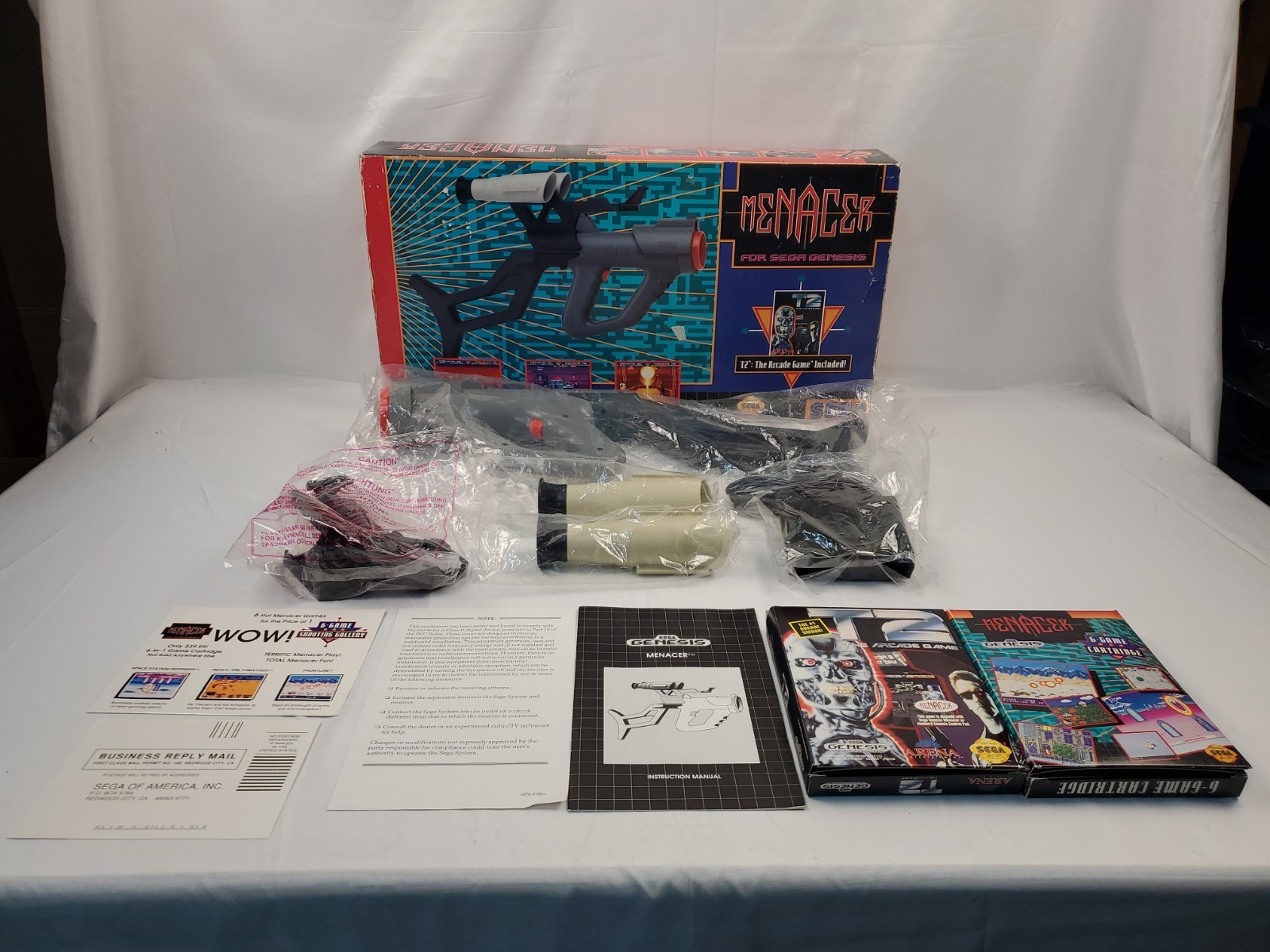 Sega Genesis Menacer Gun in Box with T2 Arcade And Menacer 6 Game Cartridge