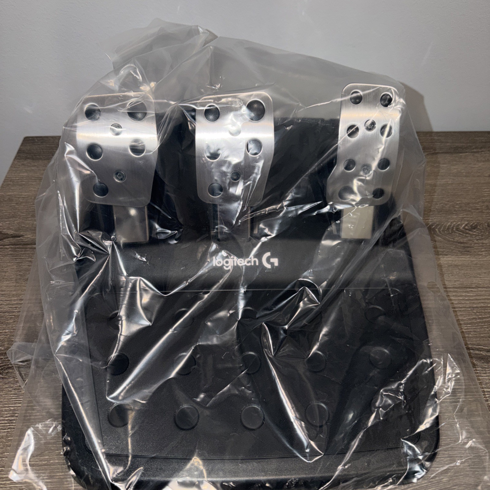 Logitech G 29 Driving Force Racing Wheel Preowned In Amazing Condition.