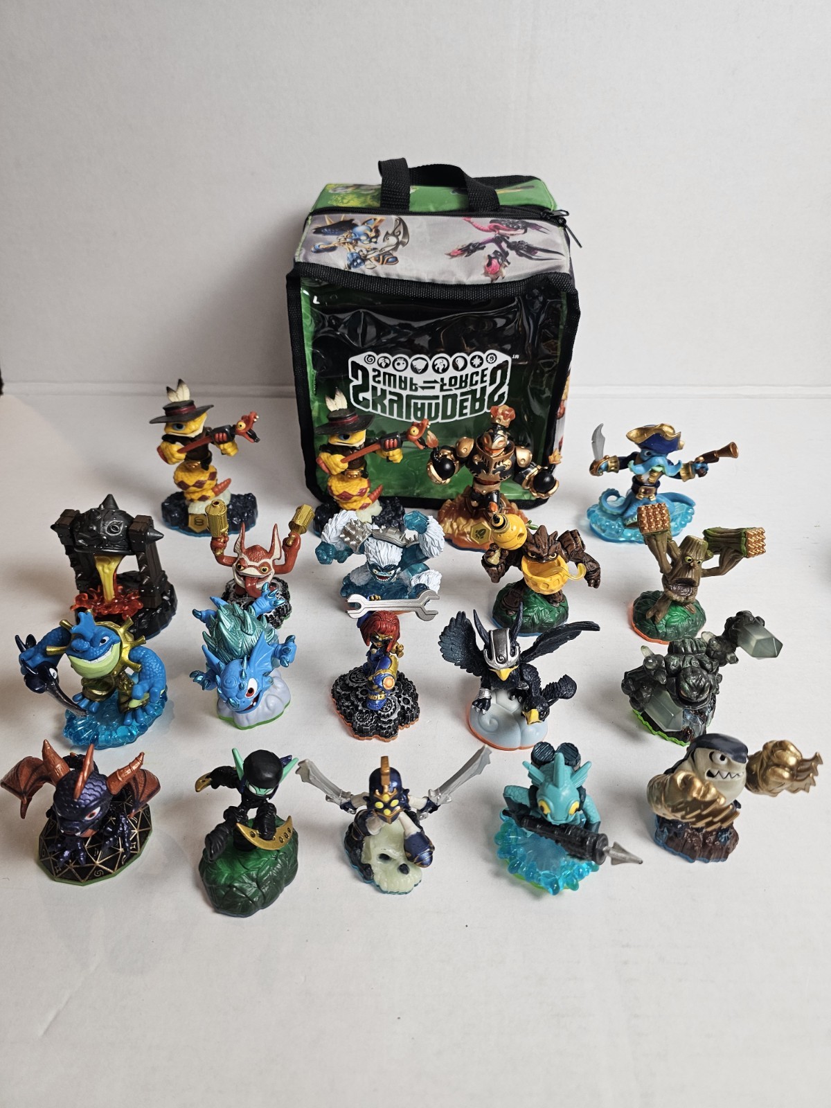 Skylanders Lot Of 19 With Carrying Case, Giants, Spyro’s Adventure, Swap Force