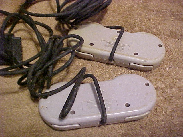 2 VINTAGE SNES SUPER NINTENDO CONTROLLERS SNS-005 ORIGINAL ******