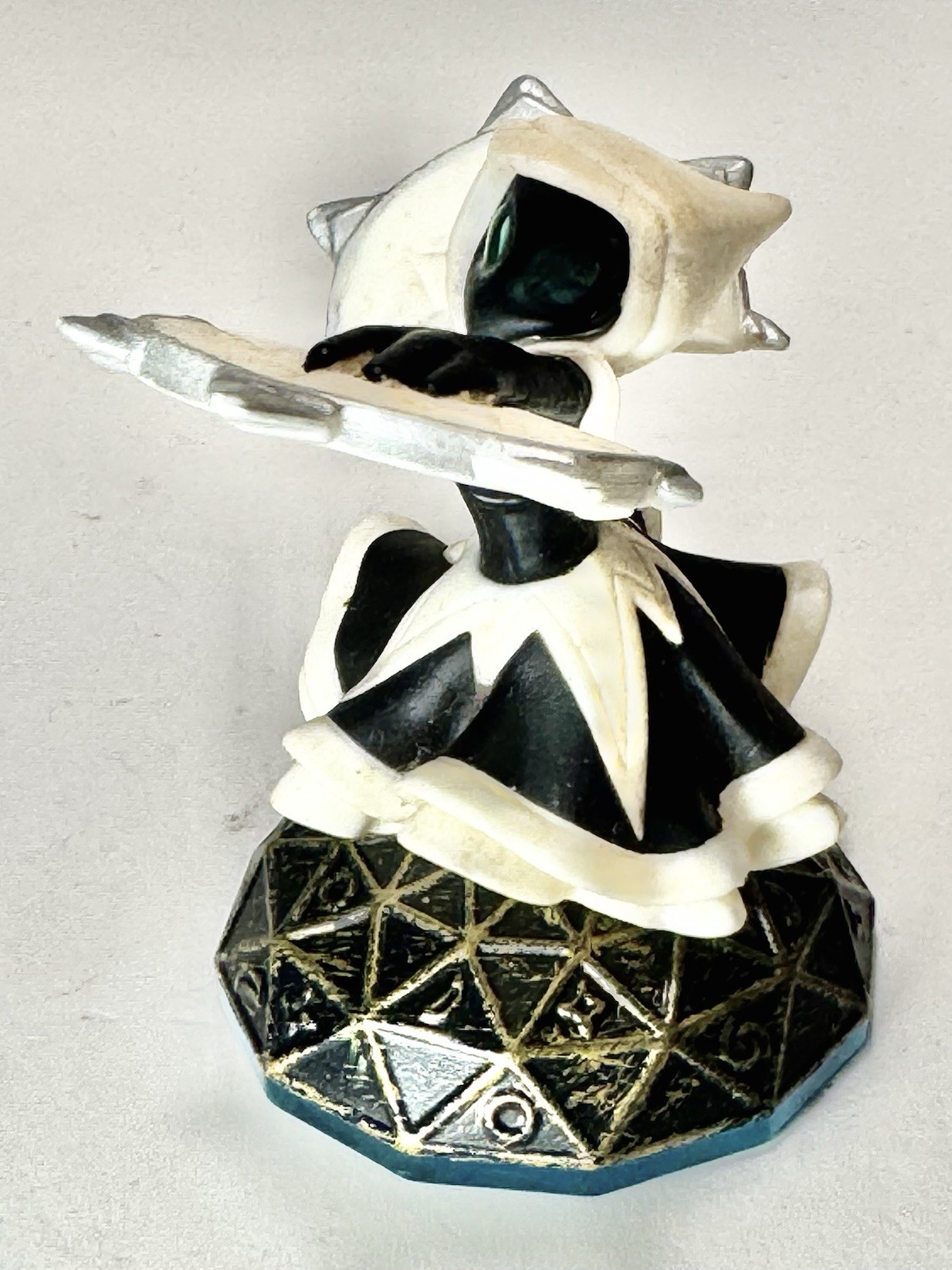 Activision Skylanders Star Strike Black and White Character Figure Shield Sword