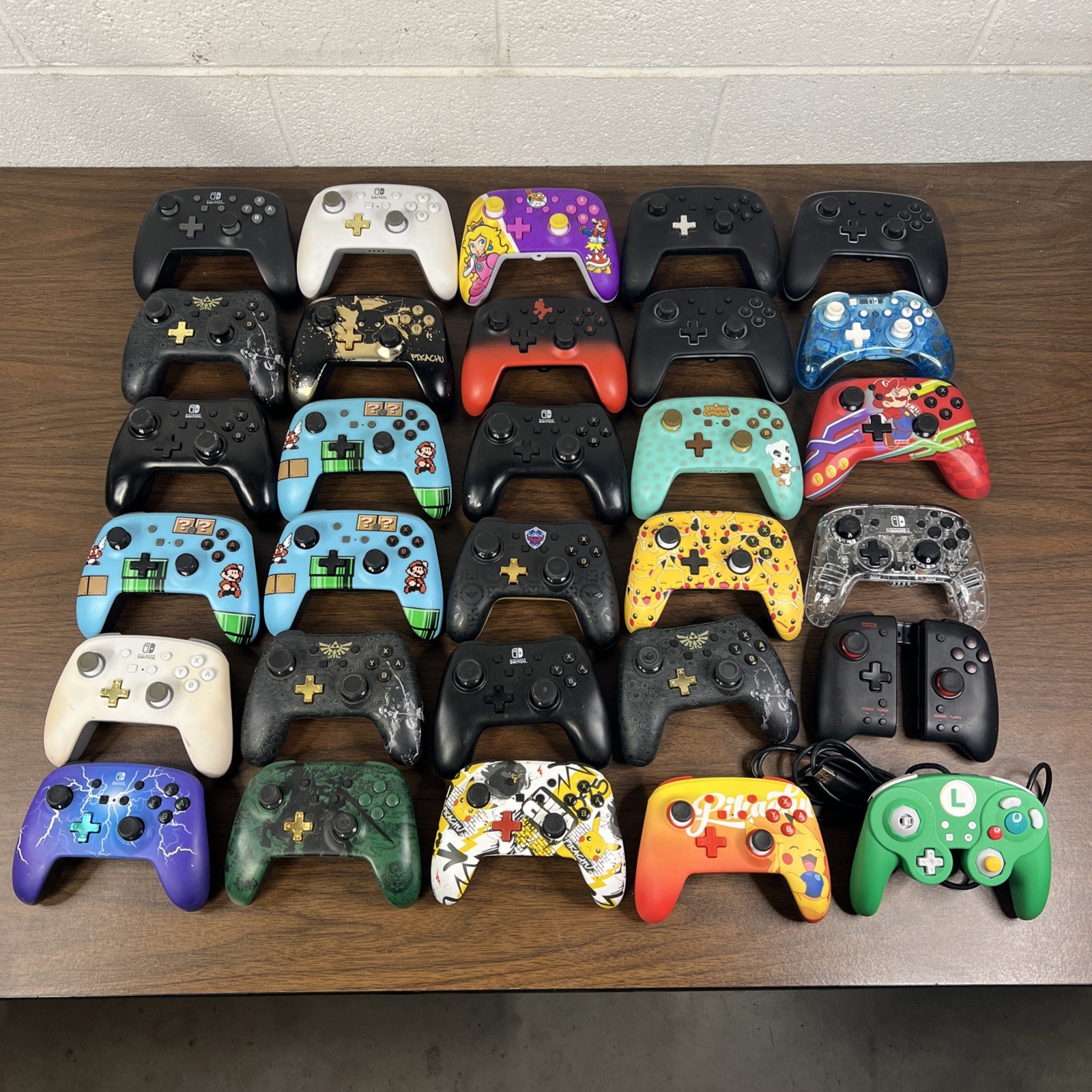 Lot of 30 Mixed PowerA PDP Hori Controllers for Nintendo Switch – ⚠️ UNTESTED