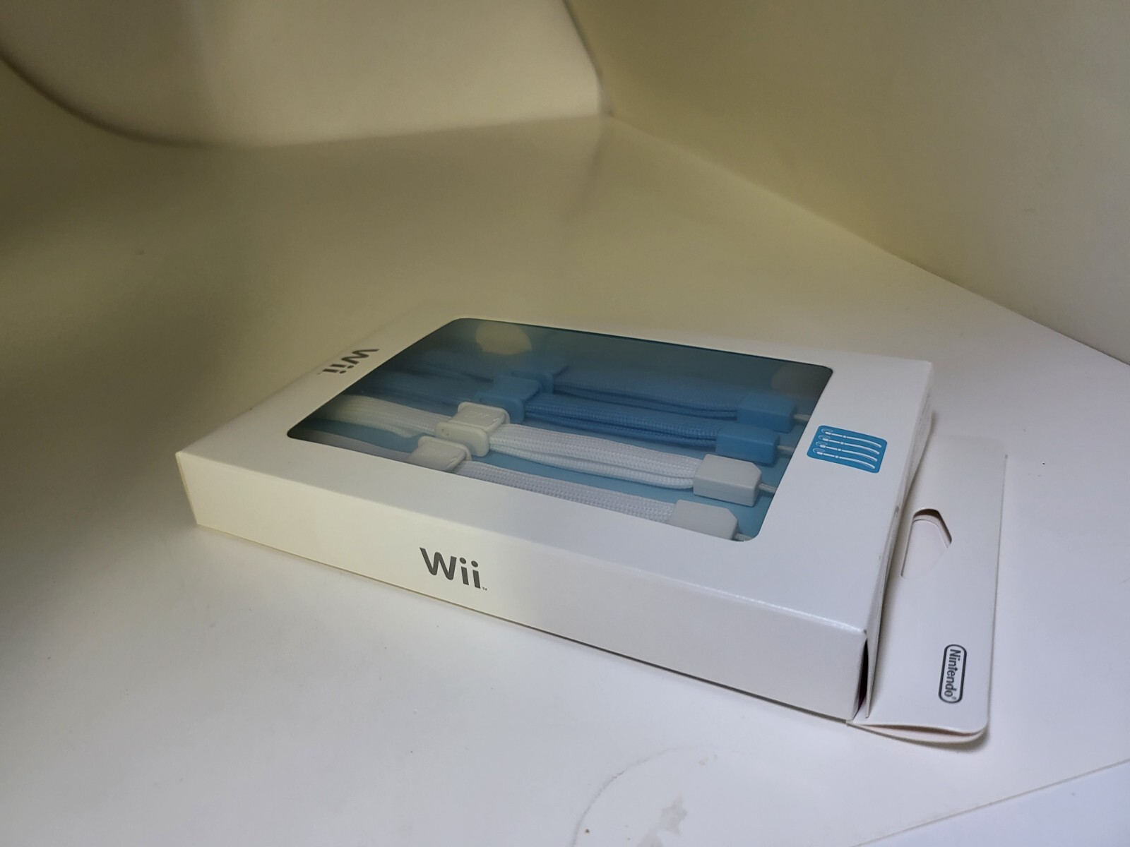 NEW 2 Blue & 2 White Original Authentic OEM Nintendo Wii Remote Wrist Straps A32