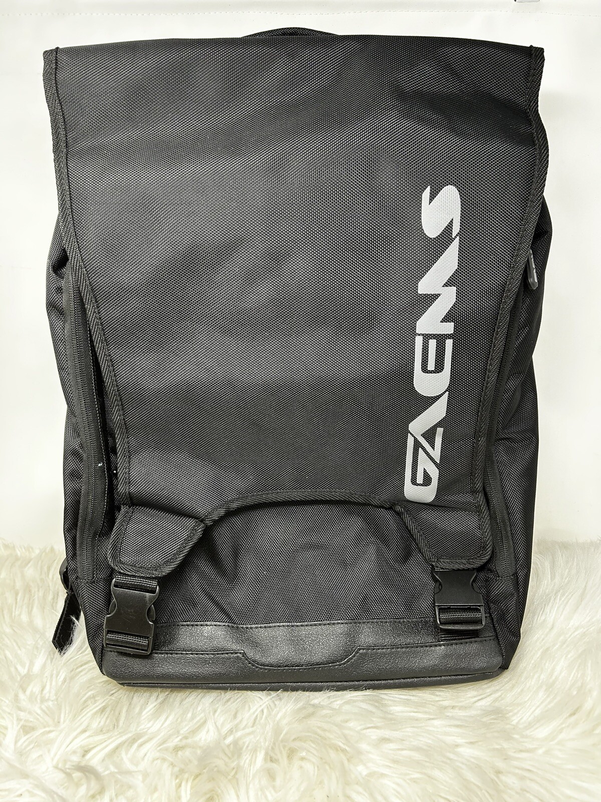 Gaems Portable Gaming Backpack Universal Travel Xbox PS4 PS3 Black Computer VGC
