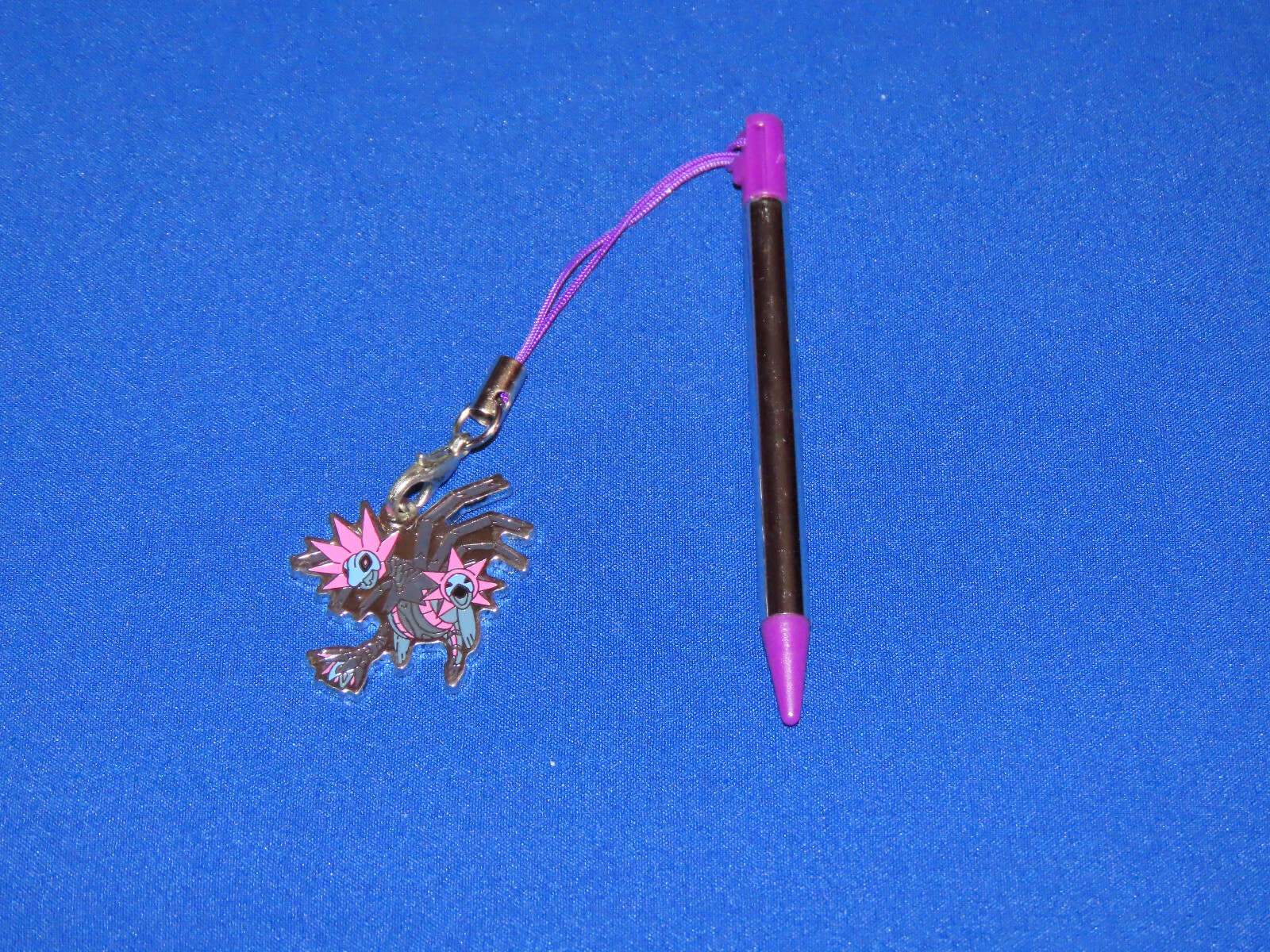 3DS Retractable Stylus Iron Jugulis Charm – Stylus & Charm for DS System