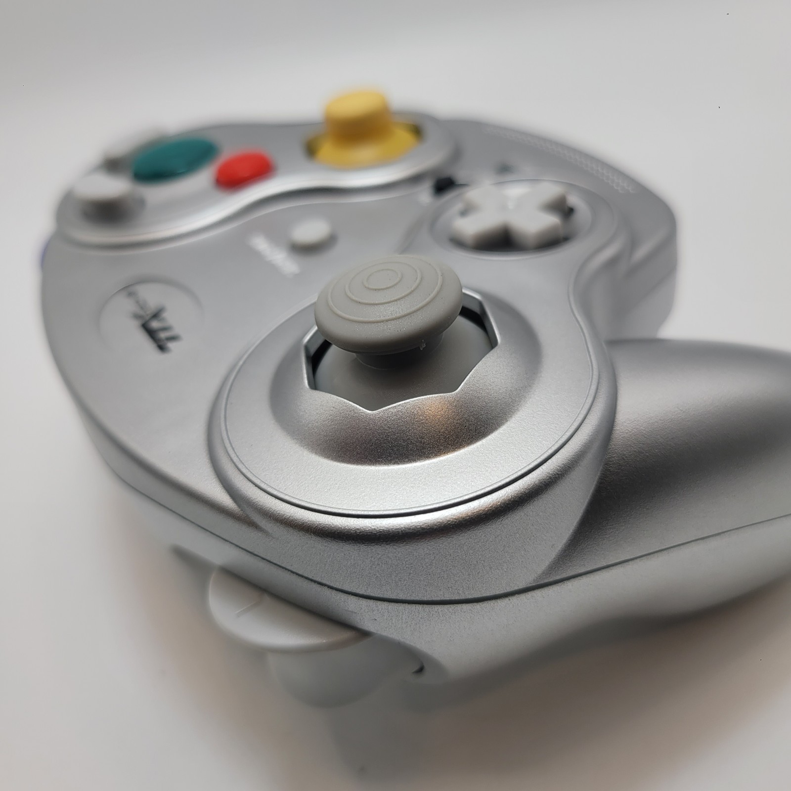 Silver “WaveDash” Wireless GameCube Controller for NGC or Wii – New In Box