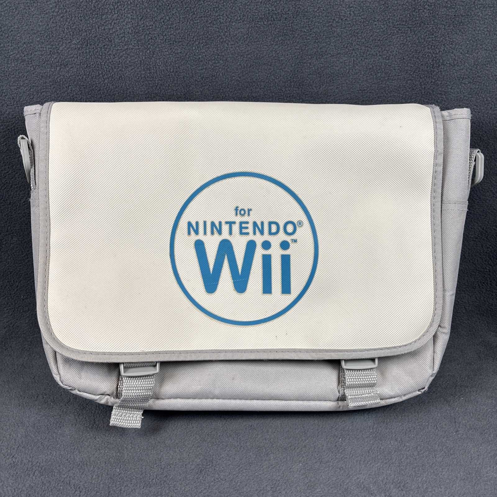 Nintendo Wii – Dream Gear Travel/Messenger Bag – NO Shoulder Strap – Gray/White
