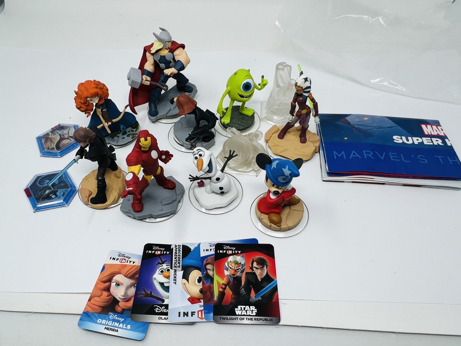 Disney Infinity LOT !! Figures Clean Bundle With Booklets!