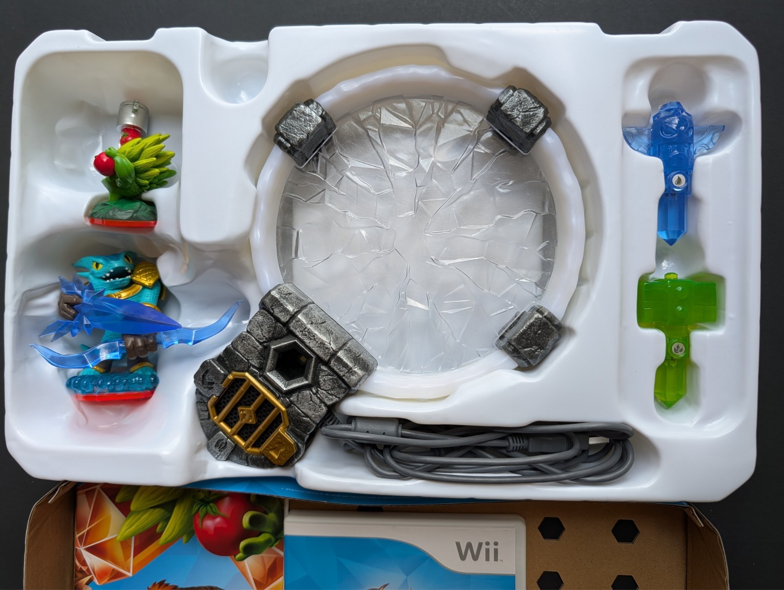 Skylanders Trap Team Starter Pack – Wii , Looks New, Everything Included