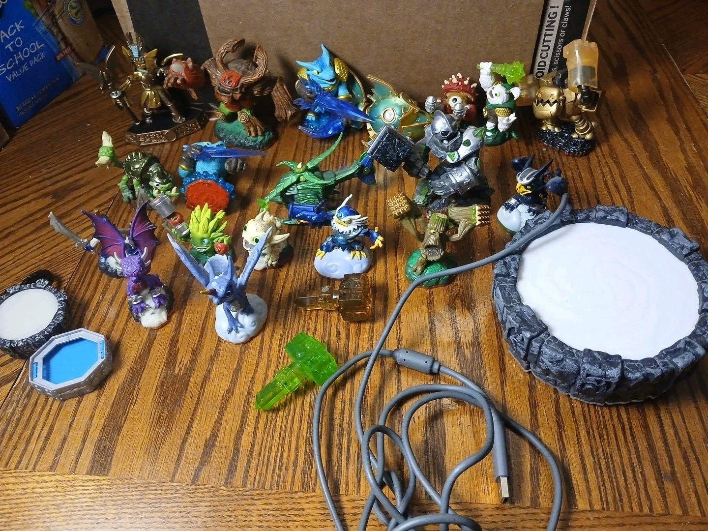 Skylanders Lot of 19 Figures, 2 Traps & Traptanium Portal – Trap Team Giants