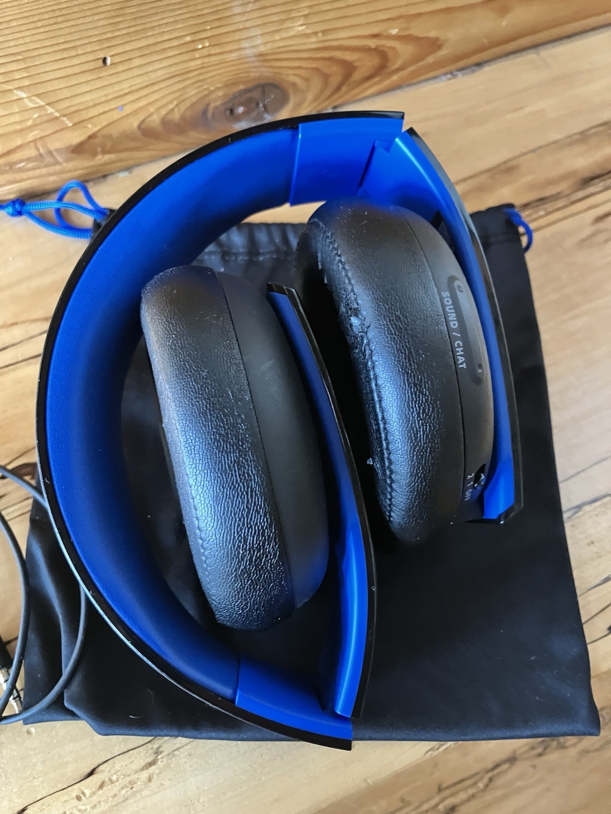 Sony PlayStation Black and Blue Wireless Headset PS4 PC – Complete w/ bag