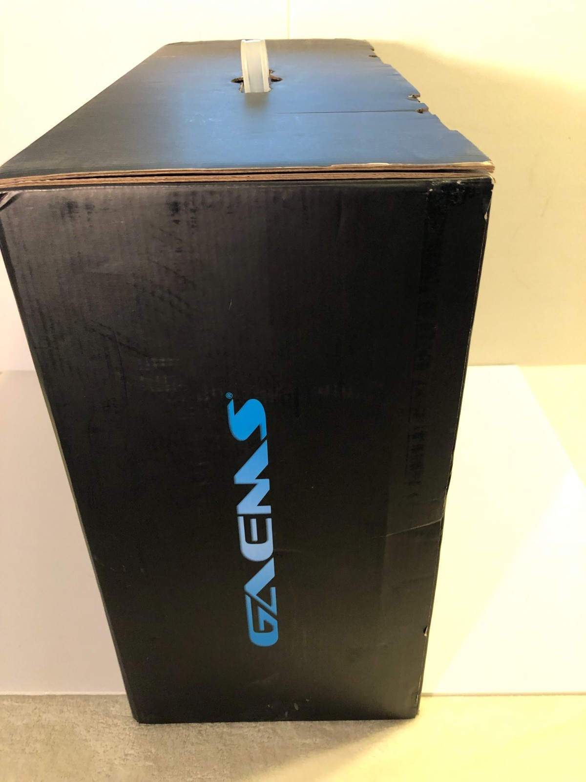 Gaems vanguard performance gaming monitor in original box and slip case
