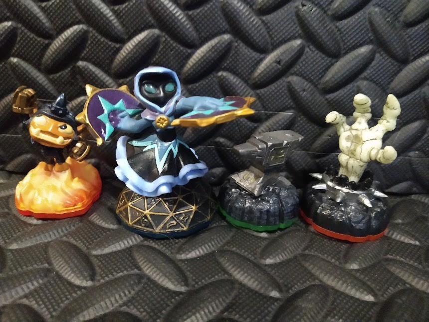 Skylanders Trap Team Small Fry Lightcore Star Strike Anvil Rain and Hand of Fate