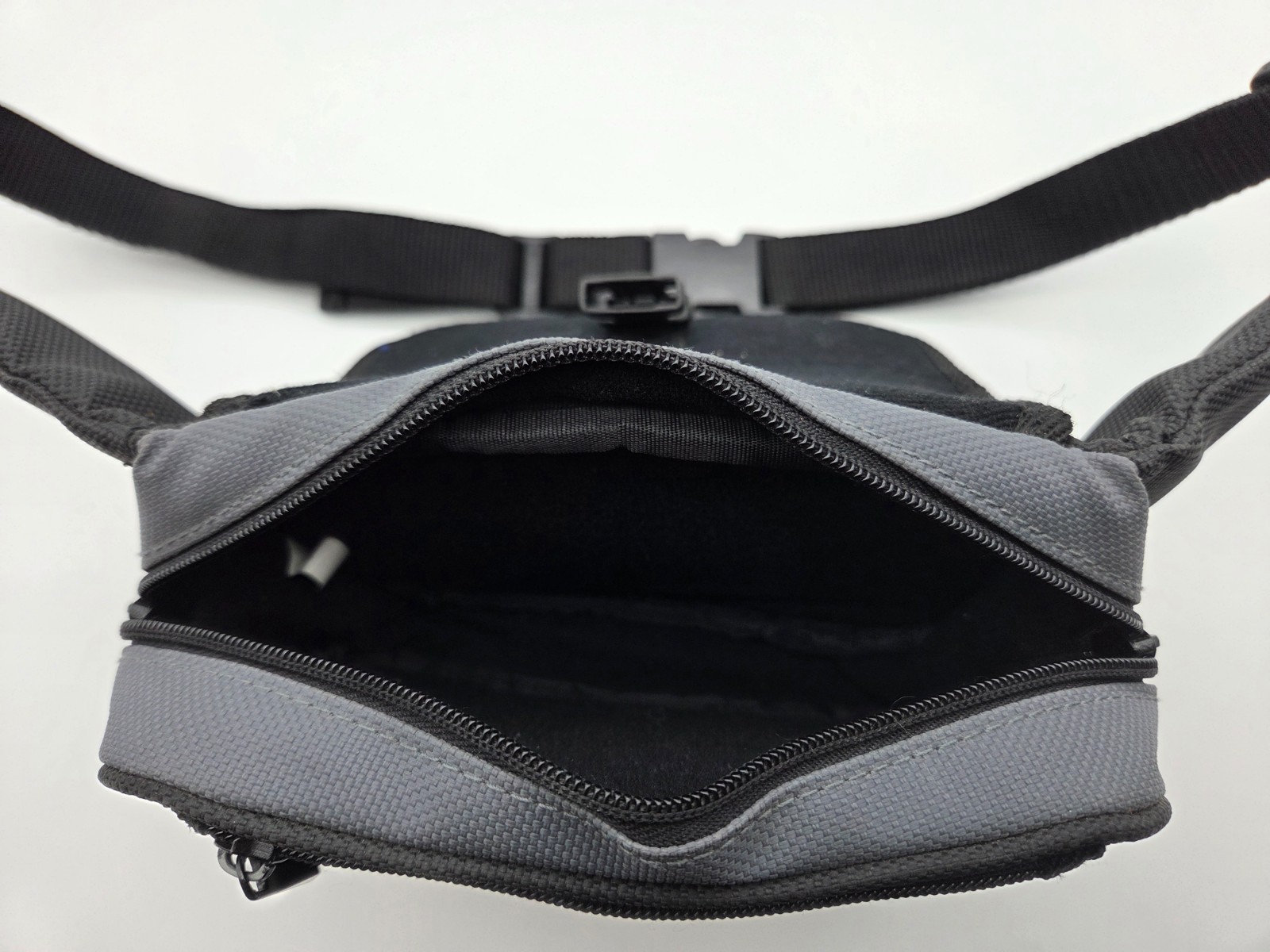 InterAct Nintendo Game Boy Waist Pack Carrying Case Fanny Pack Pouch Gray Black