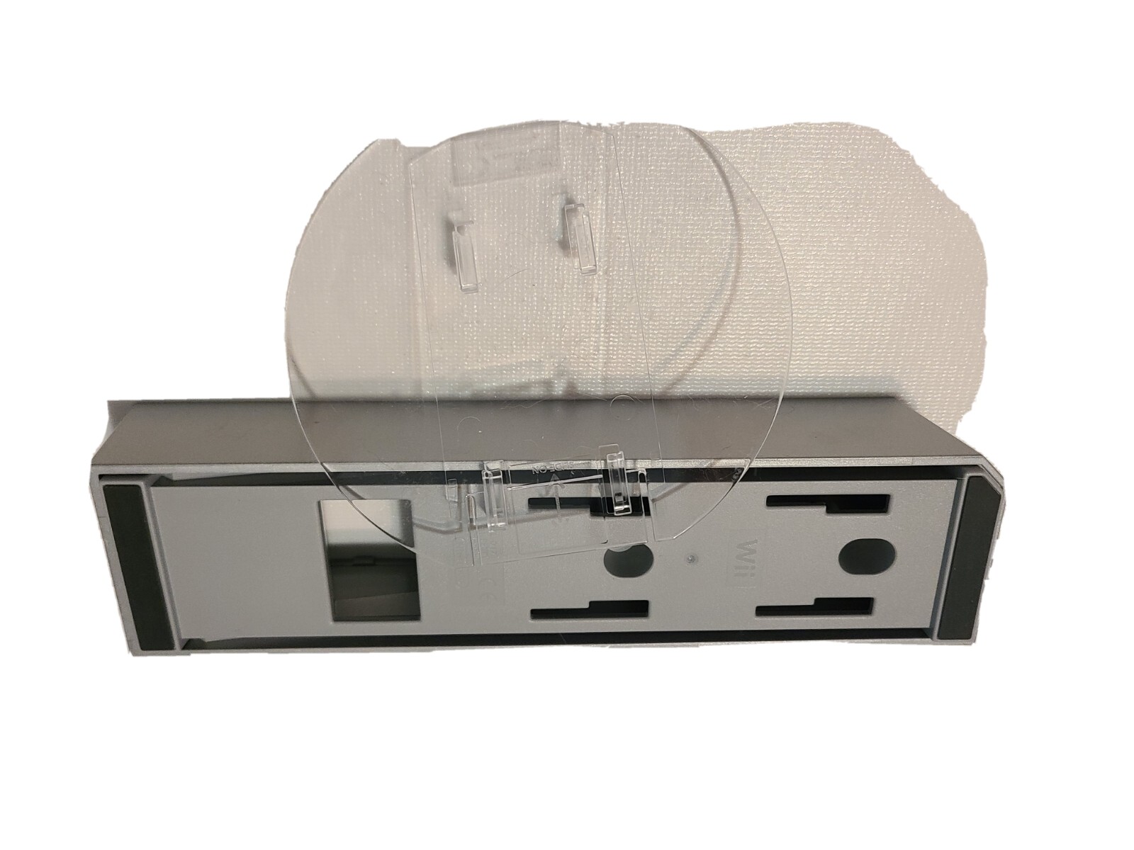 NINTENDO WII NUMCHUCK, SILICONE SLEEVE, CABLE ADAPTER, CONSOLE STAND RVL-017