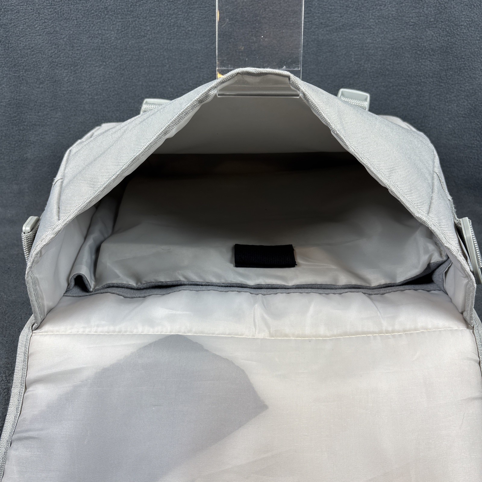 Nintendo Wii – Dream Gear Travel/Messenger Bag – NO Shoulder Strap – Gray/White